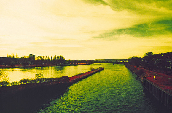Infrared_film_mixed_up_colors_010