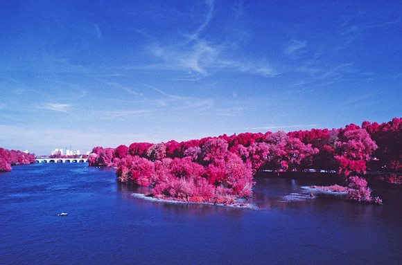 Infrared_film_Visible_and_IR_lights_004